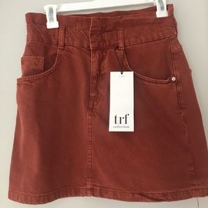 High wasted Zara skirt. Never worn, tags on